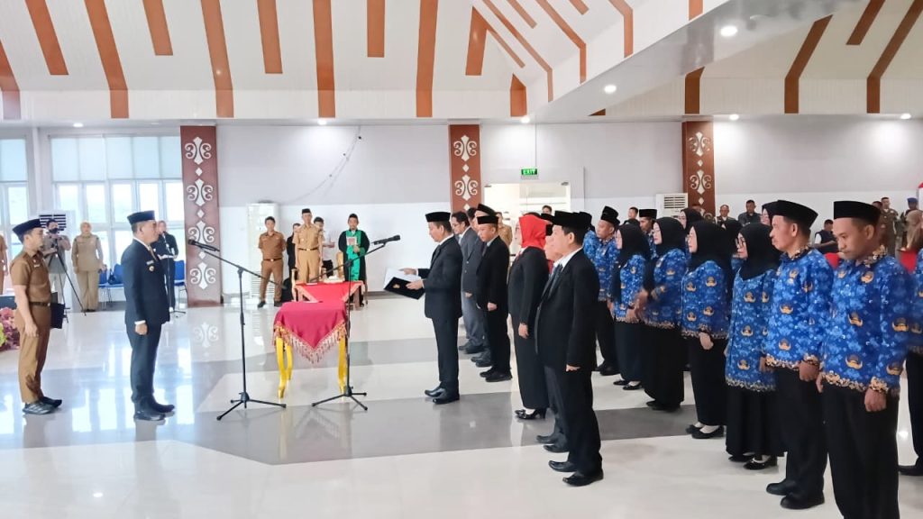 Berikut Nama Pejabat  Struktural dan Kepala Sekolah yang dilantik Bupati Irham Kalenggo