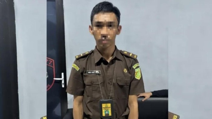 jaksa-gadungan-di-kendari-ditangkap-usai-menipu-warga-1778667193965_169
