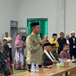 Hadiri kegiatan Pemaparan Visi, Misi, Bakal Calon Rektor Universitas Halu Oleo (UHO), Irham Kalenggo Terima Plakat Penghargaan Panelis dari Dirjen Dikti