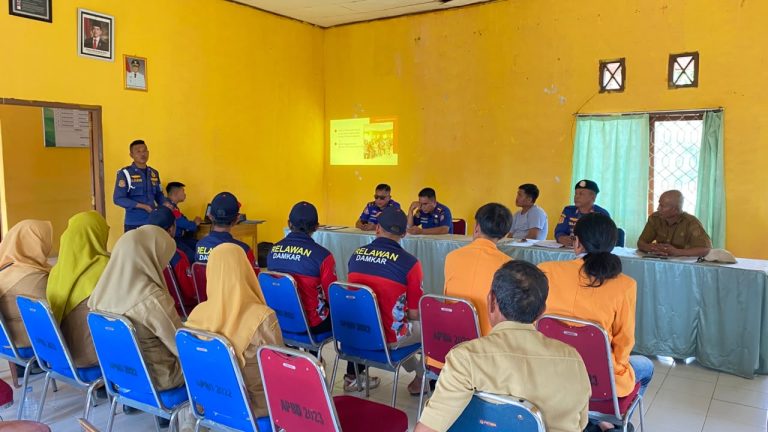 Perkuat Sinergi Pemerintah dan Relawan, Dinas Damkarmat Konawe Selatan Konsolidasi dengan Ketua REDKAR di Kecamatan Basala