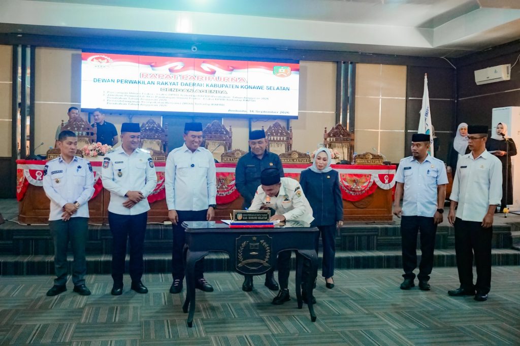 Bupati Irham Kalenggo Hadiri Paripurna DPRD Konsel: Bacakan Tanggapan Pemkab Atas Pandangan Umum Fraksi dan Tandatangani MoU APBD-P TA 2026