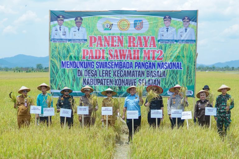Sekda Konsel Ichsan Porosi Hadiri Panen Raya Padi Sawah di Kecamatan Basala: Wujud Ketahanan Pangan di Tengah Tantangan Kekeringan