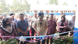 Bupati Irham Kalenggo Resmikan SD/SMP Satap 2 Konawe Selatan di Desa Sindang Kasih